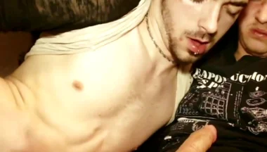 Bukkake Amateur with Gay Twinks Sucking All His Friends to the Cum