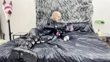 Full Black Rubber Vibes
