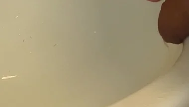 Peeing for Those That Like to Watch