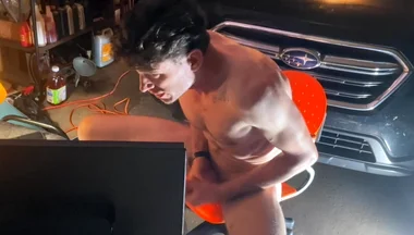 Solo Jerk in Garage, Discreet, but Still Classic Voyeuristic