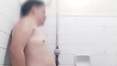 A Handsome Pinoy Masturbating Before a Shower.