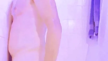 Kris Reelz- Takes a Perverted Shower
