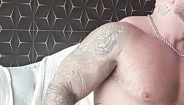 Giant Brunette with 25cm Breaks My Ass and Full of Milk