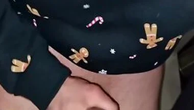 A Handsome Passerby In A Shopping Mall Sucks A Mans Huge Cock With Cum!