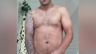 Quick Wank And Cum Load Eat!