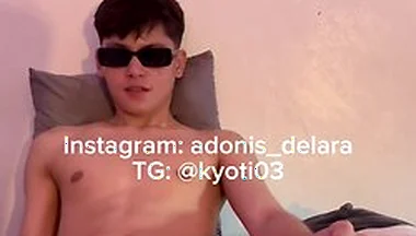 Finingger Ko Si Keanu Habang Jinajakol Sya, Sarap Daw Tangina