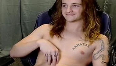 Twink With Long Hair Has An Amazing Cum