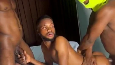See How a Twinks Give Me a Blow Job While Being Fucked by a Horny Hunk