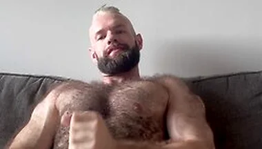 Lil Cubcake The Beefy Canuck Jerks Off Verbally