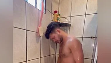 Levi Brazil - Playing In The Bath
