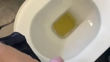 Jules’ Bathroom Breaks: a Normal Day Compilation