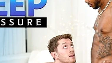 Hunk Gets His Big Dick Sucked Hard After Massage