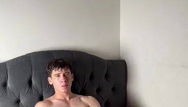 Delicious Guy Jerks Himself to Come.