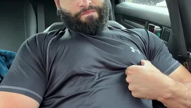 Muscle Cub in the Car