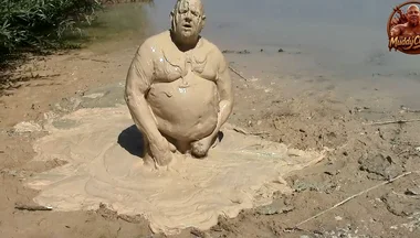 Mudbath in Creamy, Light Mud - Like Vanilla Pudding