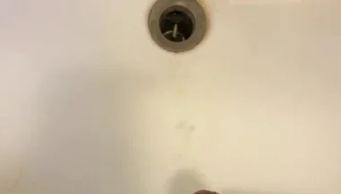 Stayed in a Houseshare for a Night and I Unloaded in the Sink