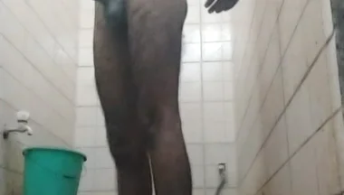 I Am Bathing Alone, Someone Please Come