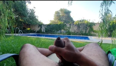 I Love to Cum in My Pool