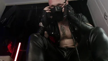 Sir in Leather Webmoment.