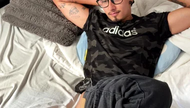 A Hetero's First Handjob with His Best Friend Watching Gay Porn