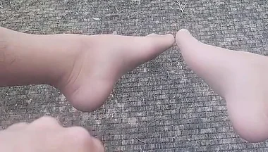 Cumming Hard Outdoors in Nylons