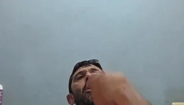 Straight Guy Jerks off in Close-up
