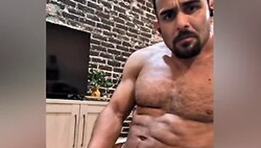 Bodybuilder Benji Bastian Strokes Thick Cock