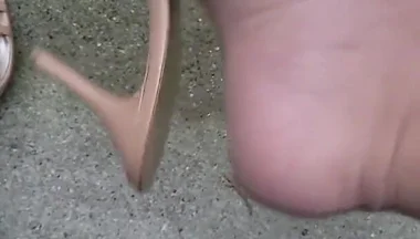 Cumming on Feet Outside