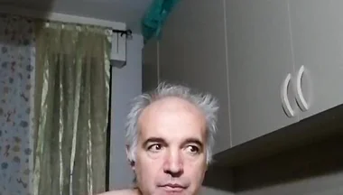 A Quick with a Big Cumshot as Soon as I Wake up Early in the Morning!