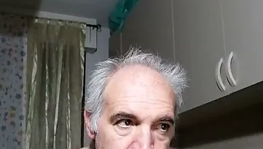 A Quick with a Big Cumshot as Soon as I Wake up Early in the Morning!