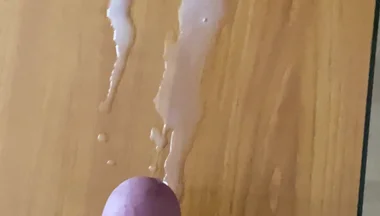A Big Cumshot with a 15cm Cock Would Flood Your Mouth