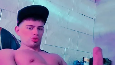 I Masturbate in My Friend's Room Until I Ejaculate