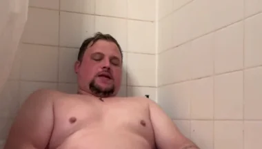 Cuming in My Bath Tube