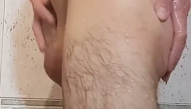 Buttplug Try Out in the Shower