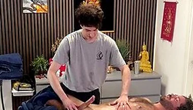 Hot Straight Guy Gets Handjob From Masseur