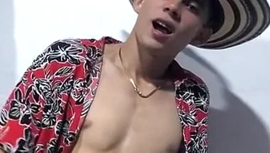 Vaquero Joven Se Masturba En Horas De Descanso