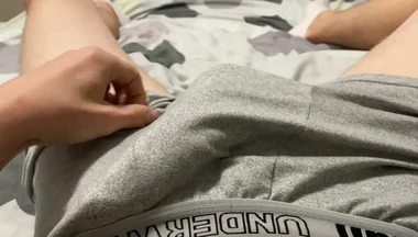 18-year-old Twink Came in His Underwear Without Using His Hands