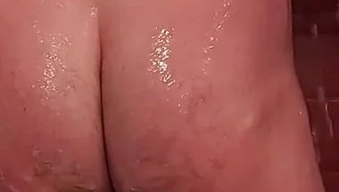A Bear Scrubs His Hairy Arse After 8 Hours on the Road