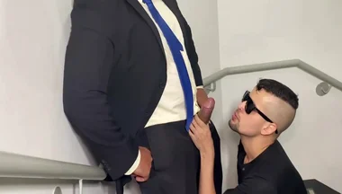 Nerd Lolzeiro And Yuri Gaucho In Fodendo O Puto Do Aplicativo De Pegacao - Sexo Gay Na Escada De Incendio - Urso Dotado Fodendo Nerd Jogador De Lol