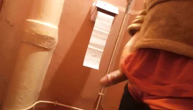 How to Piss with a Morning Wood, Desesperated Twink's Hard Cock and a Full Bladder