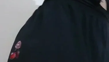 My Beautiful Body Is a Moroccan Girl, I Want to Contain Me