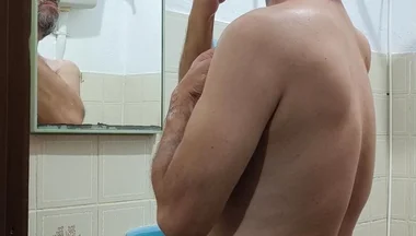 Who Likes an Older Guy