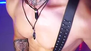 Show So Hard Adn Sexy In Th E Room