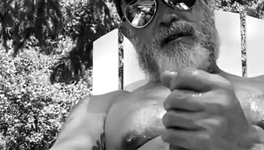 Hot Outdoor B&w Bate