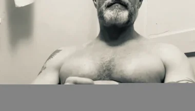 Hot B&w Bathroom Bate.