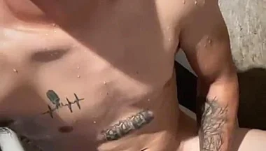 Again the Mayate of My Neighbor Shows Me What I'm Going to Eat