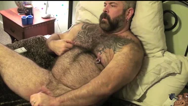 Big Muscle Daddy Jacking