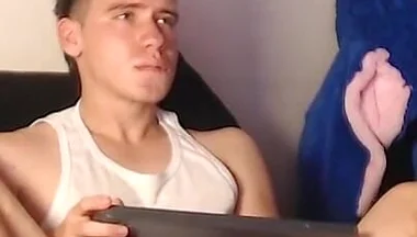 I Masturbate and Show My Ass to the Camera