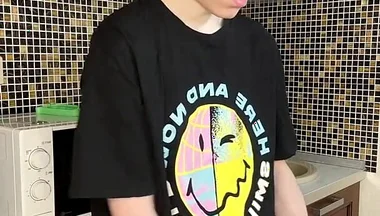 Young Twink's Gushing Cum Delight