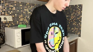 Young Twink's Gushing Cum Delight